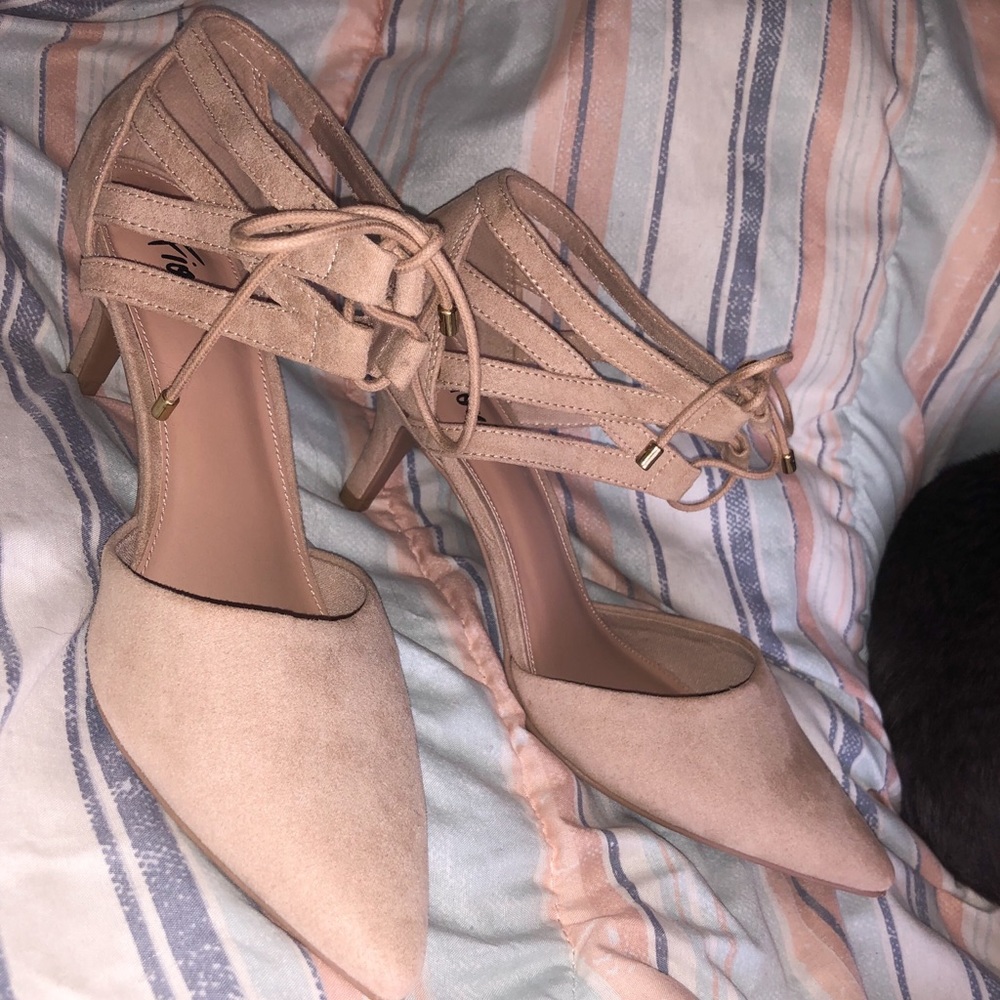 Fioni pumps